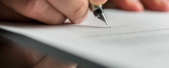 Realización y revisión de contratos en Salamanca